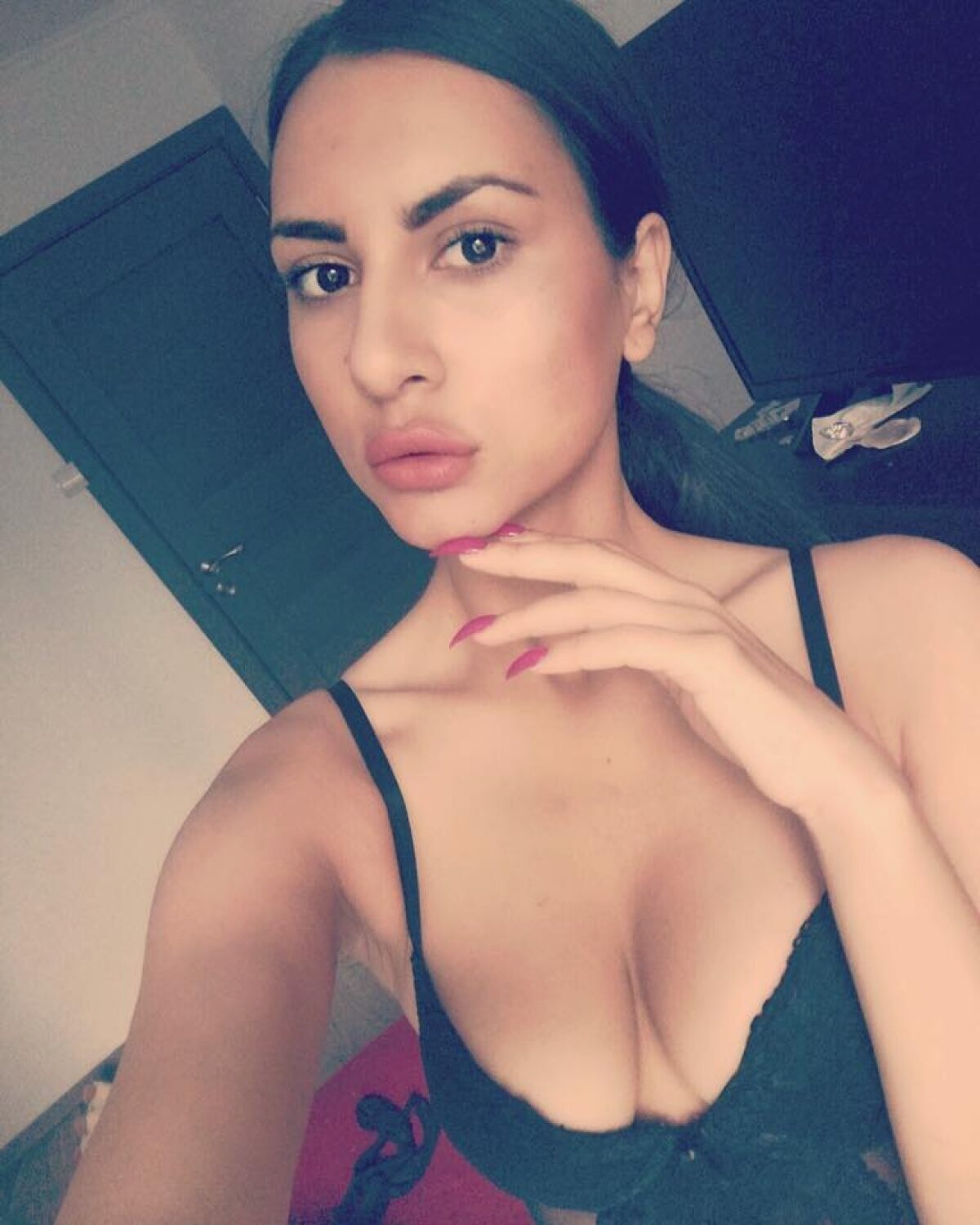 GALERIE FOTO Ea e femeia care a încins spiritele în vestiarul FCSB-ului! Imagini incendiare + reacția lui Becali: "A avut vreo 20 de fotbaliști la activ"