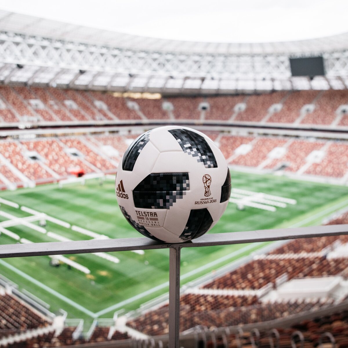   GALERIE FOTO Ultima nebunie lansată în fotbalul mondial » Ce conține mingea de la Mondialul din Rusia