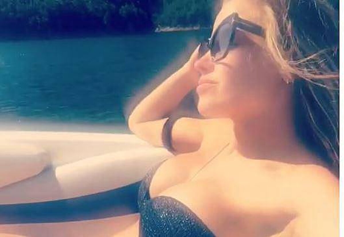 FOTO Rivalul lui Casillas are logodnică "iepuraș" » Raquel concurează cu celebra Sara Carbonero