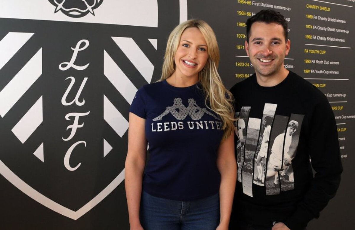 FOTO Ea sparge audiențele la Leeds TV! Cine e blonda sexy care îi încântă pe suporterii britanici