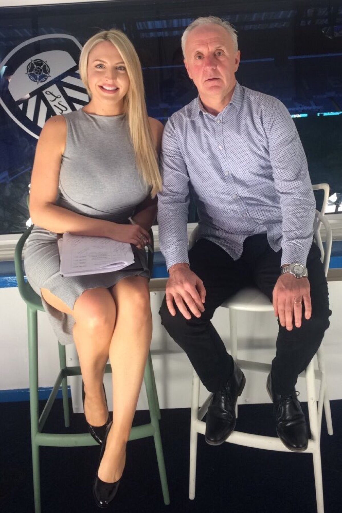 FOTO Ea sparge audiențele la Leeds TV! Cine e blonda sexy care îi încântă pe suporterii britanici