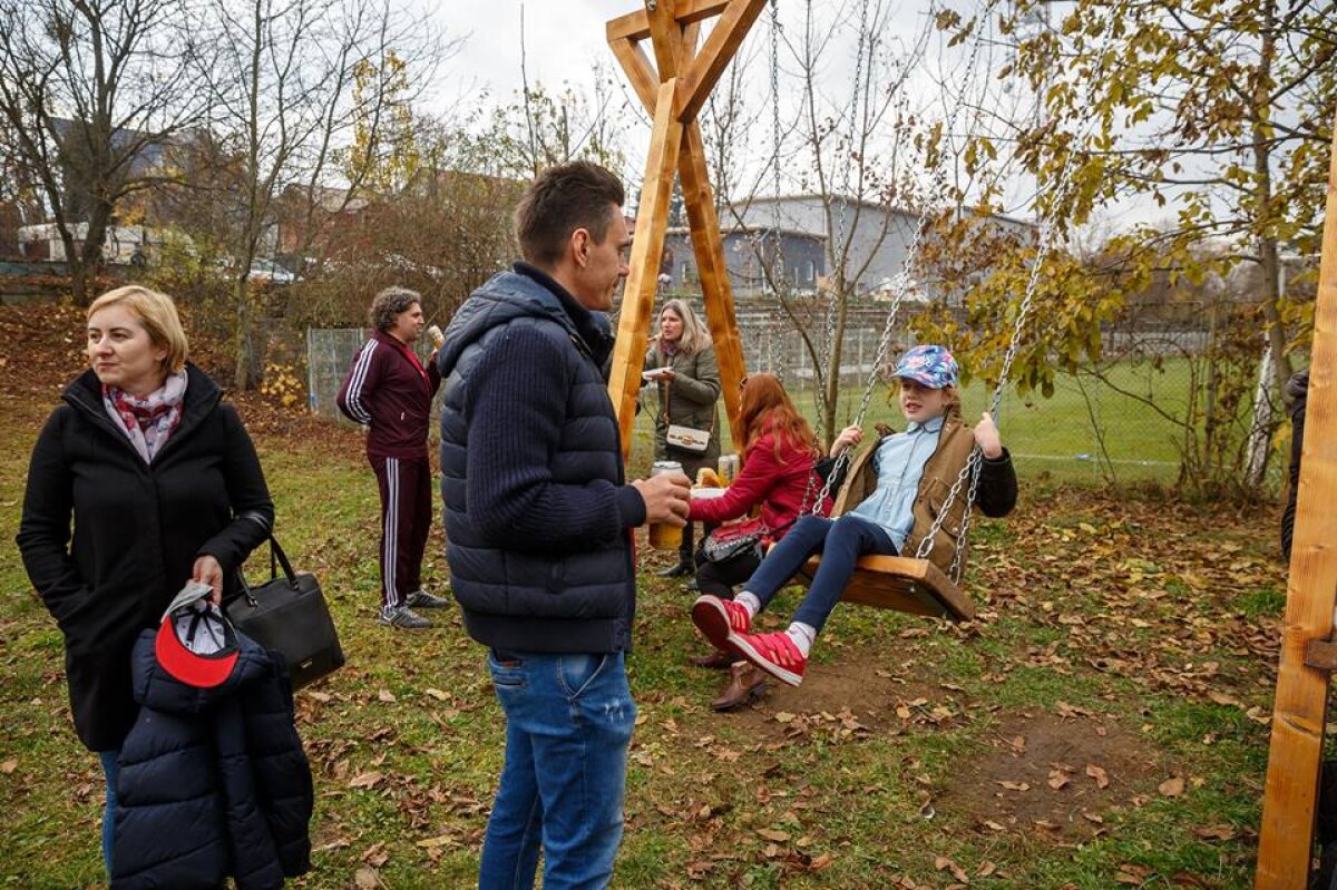 GALERIE FOTO Duminică relaxată pentru Dan Petrescu și fanii CFR-ului! S-au întâlnit în meci direct, apoi au încins grătarele 