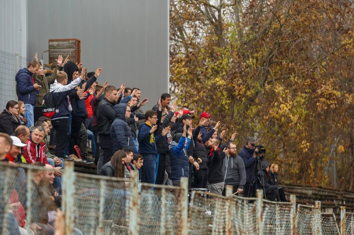 GALERIE FOTO Duminică relaxată pentru Dan Petrescu și fanii CFR-ului! S-au întâlnit în meci direct, apoi au încins grătarele 