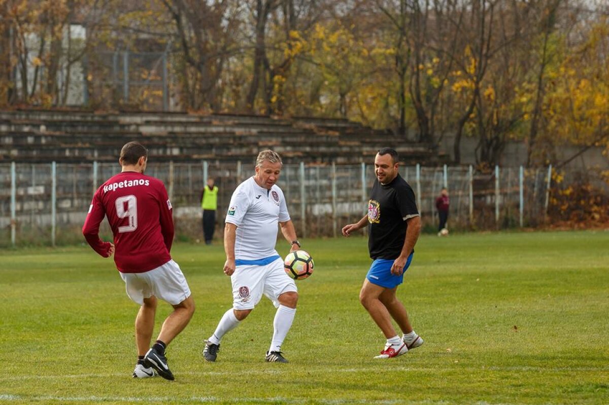 GALERIE FOTO Duminică relaxată pentru Dan Petrescu și fanii CFR-ului! S-au întâlnit în meci direct, apoi au încins grătarele 