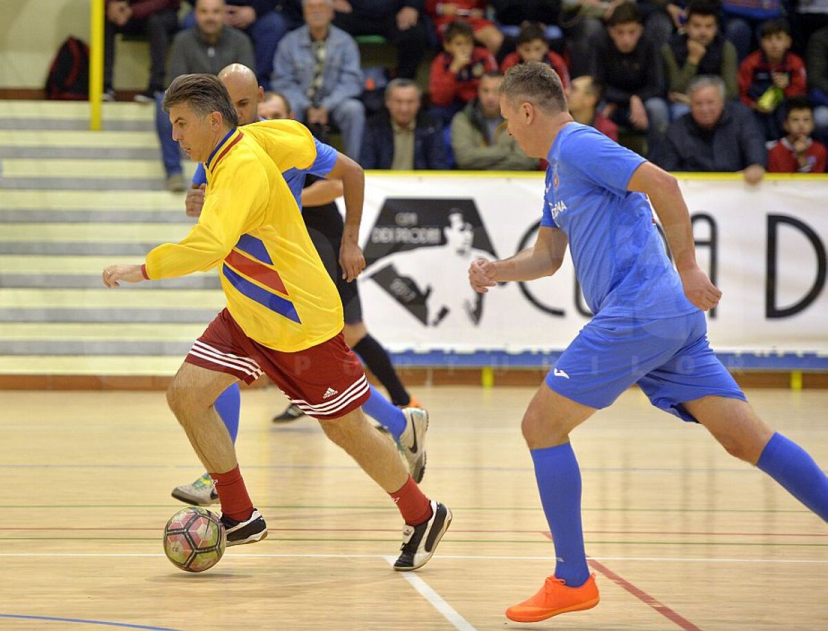 FOTO+VIDEO Adi Ilie, Gică Popescu şi Bogdan Stelea, reuniţi la meciul jucat în memoria lui Didi Prodan » Care a fost scorul final al confruntării Steaua '96 - România '96