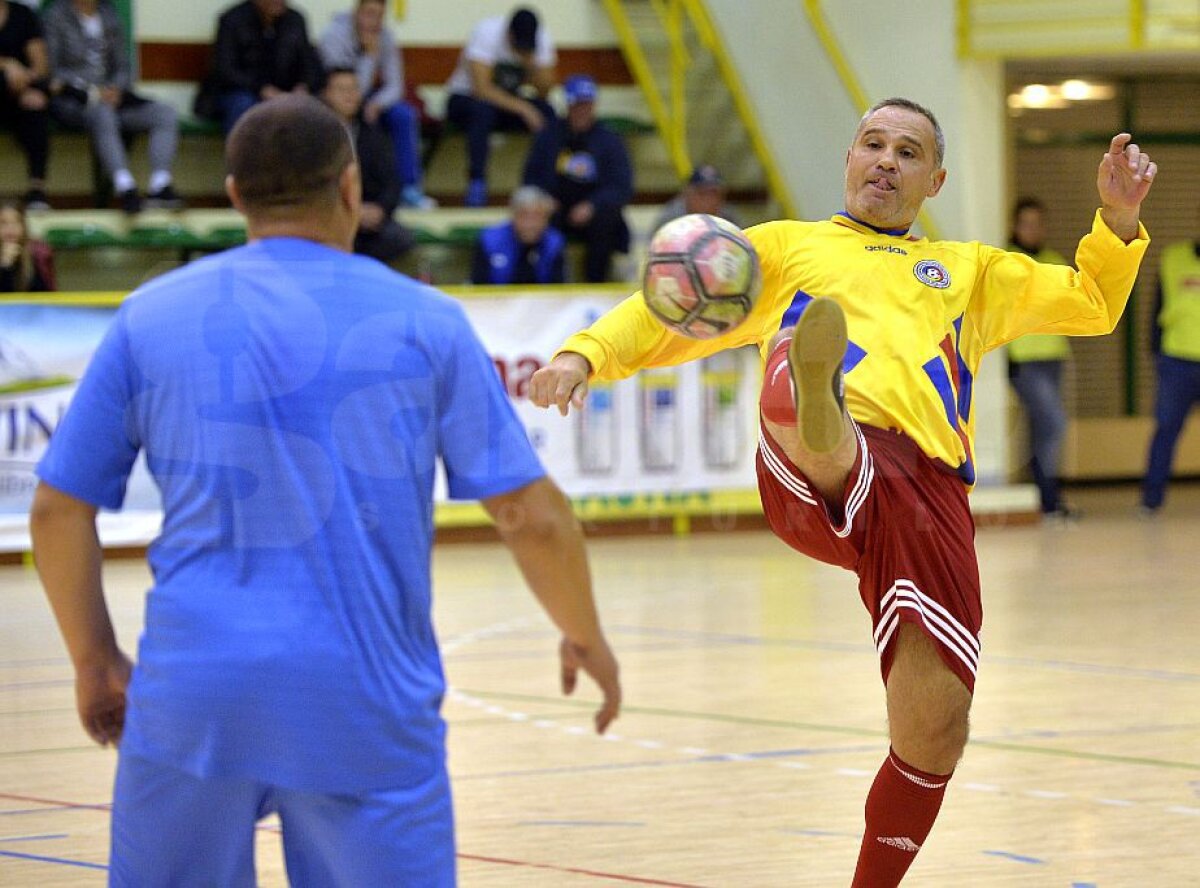 FOTO+VIDEO Adi Ilie, Gică Popescu şi Bogdan Stelea, reuniţi la meciul jucat în memoria lui Didi Prodan » Care a fost scorul final al confruntării Steaua '96 - România '96