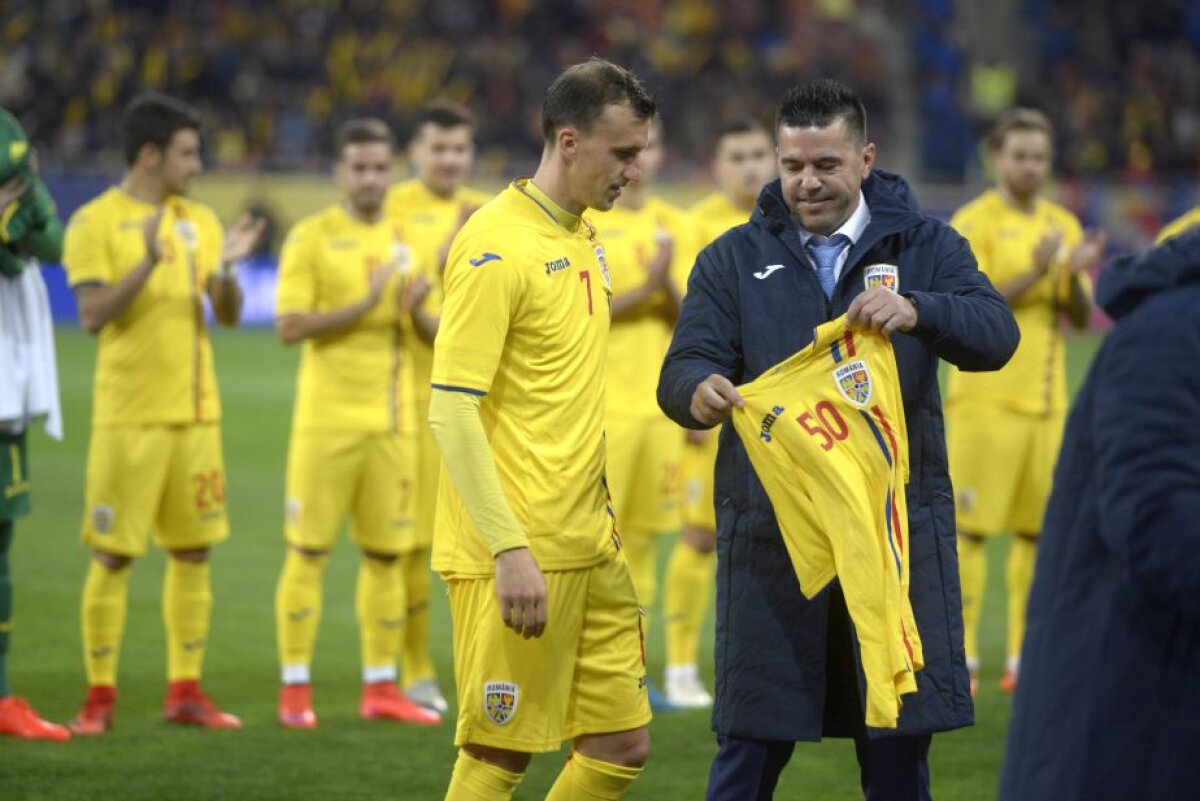 GAFĂ amuzantă înainte de România - Olanda » Contra l-a premiat pe Chiricheș pentru 50 de prezențe la națională! Dar a greșit FLAGRANT