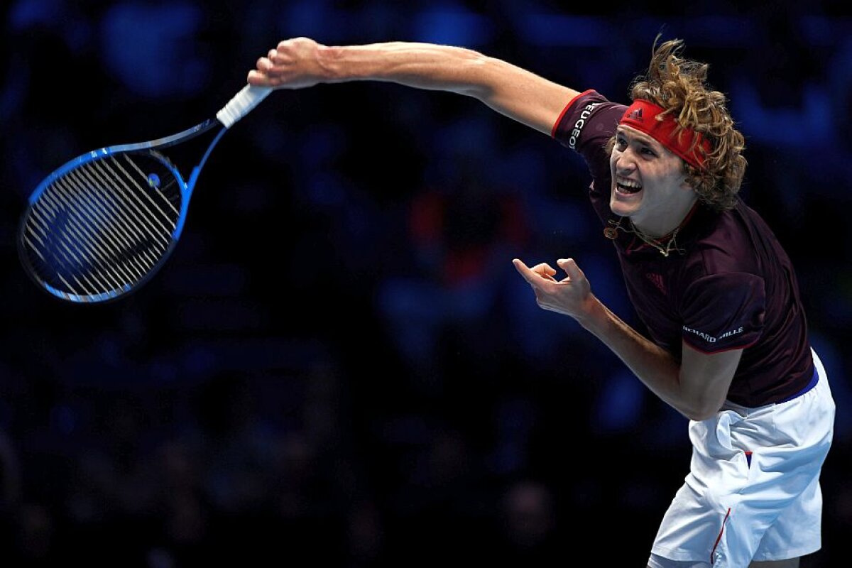  Roger Federer trece de Alexander Zverev și merge în semifinalele Turneului Campionilor 