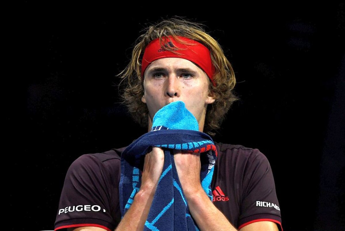  Roger Federer trece de Alexander Zverev și merge în semifinalele Turneului Campionilor 