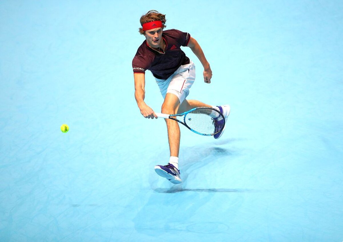  Roger Federer trece de Alexander Zverev și merge în semifinalele Turneului Campionilor 