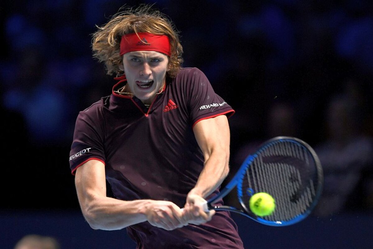  Roger Federer trece de Alexander Zverev și merge în semifinalele Turneului Campionilor 