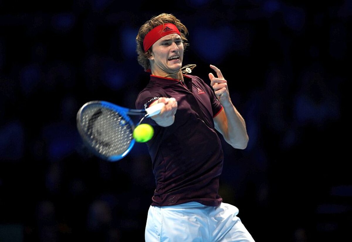  Roger Federer trece de Alexander Zverev și merge în semifinalele Turneului Campionilor 