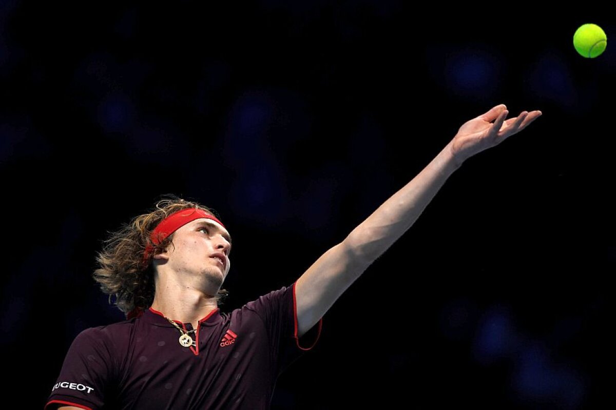  Roger Federer trece de Alexander Zverev și merge în semifinalele Turneului Campionilor 
