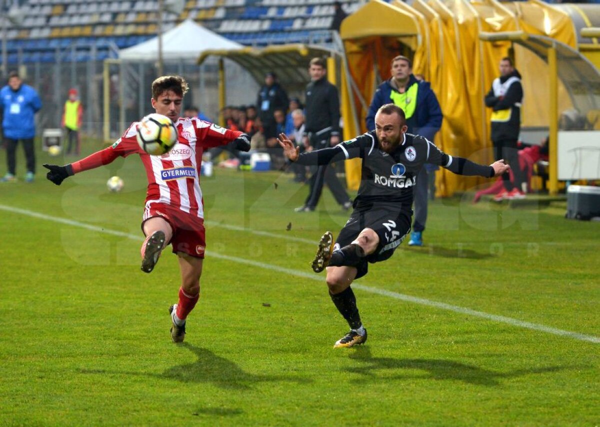 VIDEO + FOTO Egal spectaculos la Brașov, între Sepsi și Gaz Metan, 0-0! Mari ocazii ratate de formația gazdă