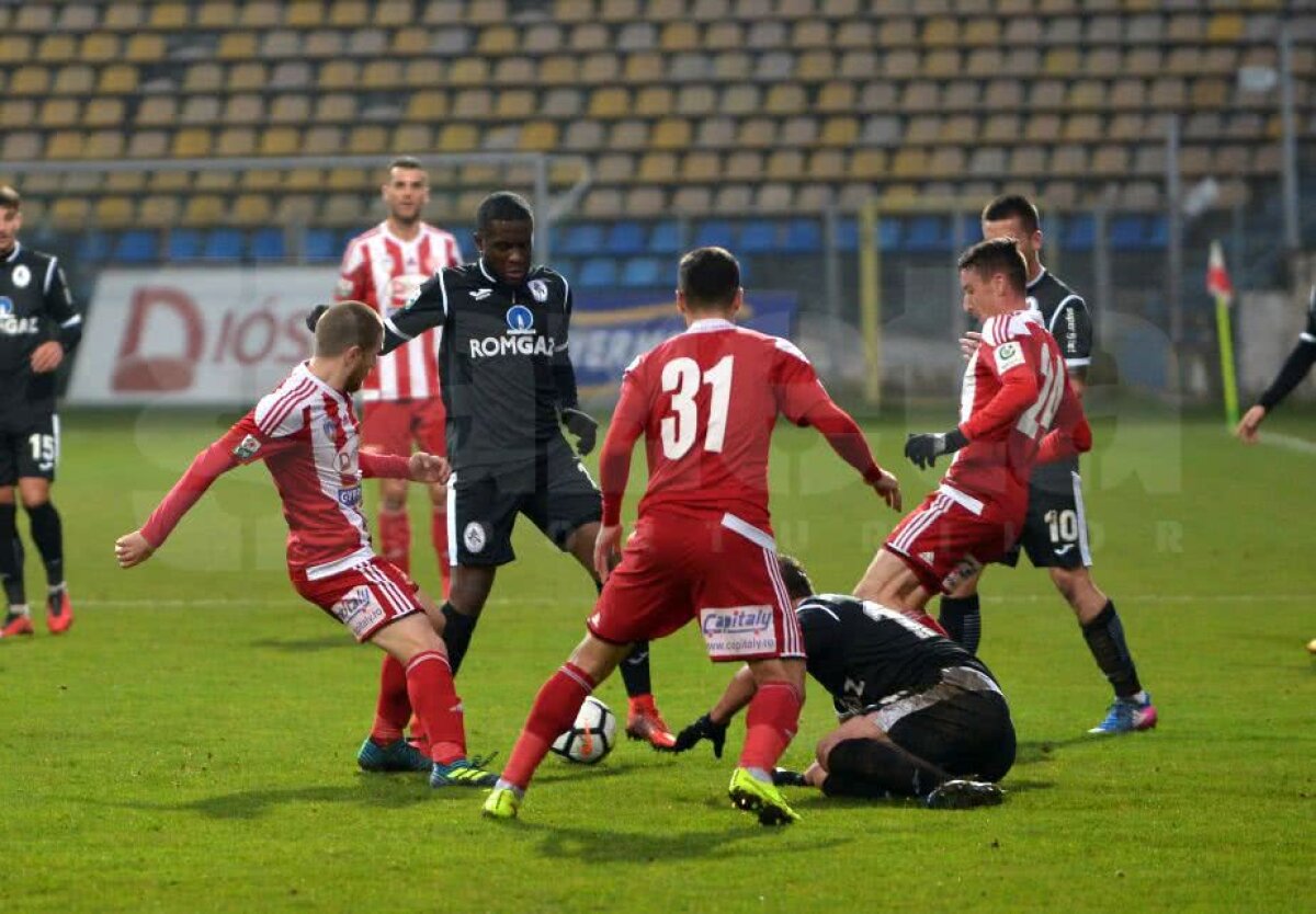 VIDEO + FOTO Egal spectaculos la Brașov, între Sepsi și Gaz Metan, 0-0! Mari ocazii ratate de formația gazdă