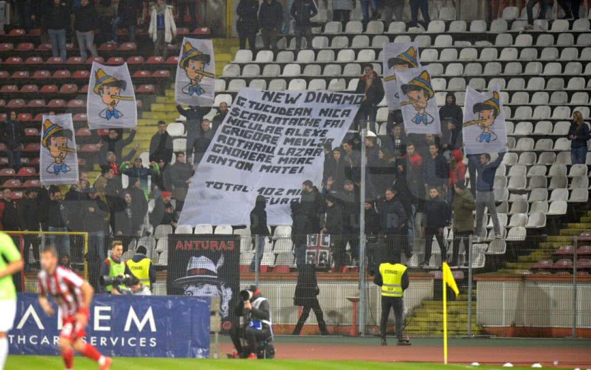 FOTO Dinamoviștii au început războiul cu Negoiță » Mesajul afișat la meciul cu CFR