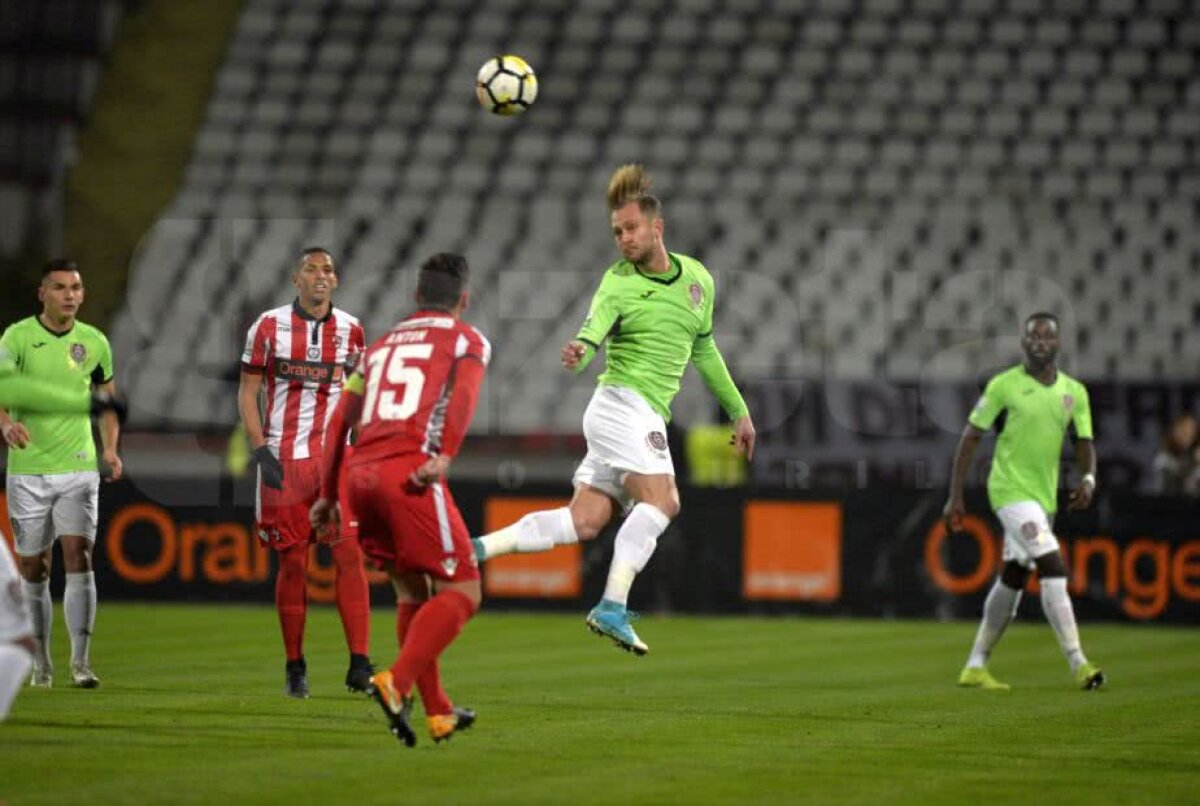 VIDEO+FOTO MINI Dinamo! » "Câinii" s-au făcut din nou de râs, pe teren propriu, iar CFR Cluj redevine liderul Ligii 1