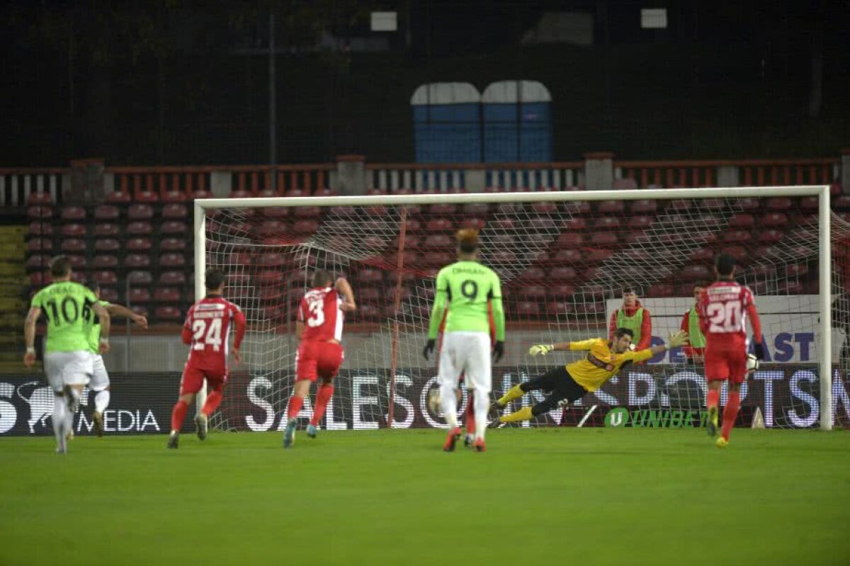 VIDEO+FOTO MINI Dinamo! » "Câinii" s-au făcut din nou de râs, pe teren propriu, iar CFR Cluj redevine liderul Ligii 1