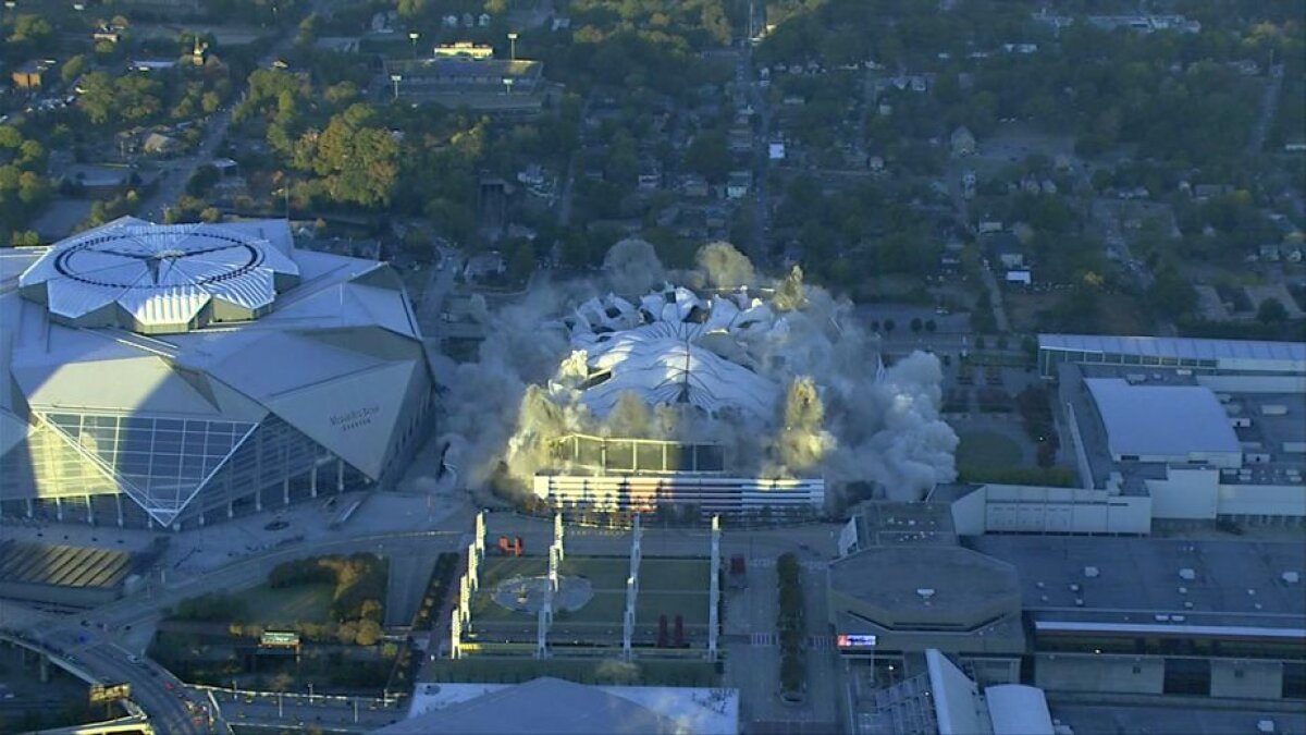VIDEO + FOTO Imagini spectaculoase de peste ocean » Astăzi a avut loc implozia unui stadion legendar, înlocuit cu o arenă de 1,6 miliarde de dolari!