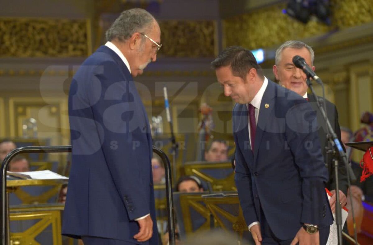 GALERIE FOTO APS a împlinit 90 de ani » Gazeta Sporturilor premiată, Ovidiu Ioanițoaia a ridicat premiul