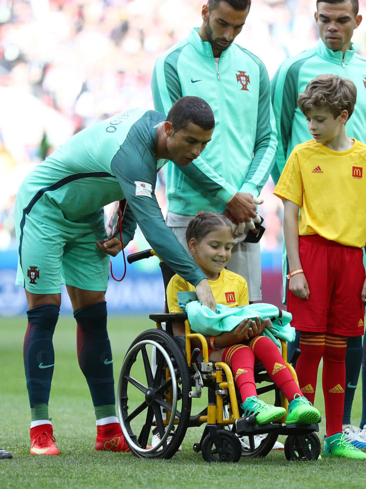 Campion cu inimă de aur. Ronaldo e sportivul cel mai generos din lume!