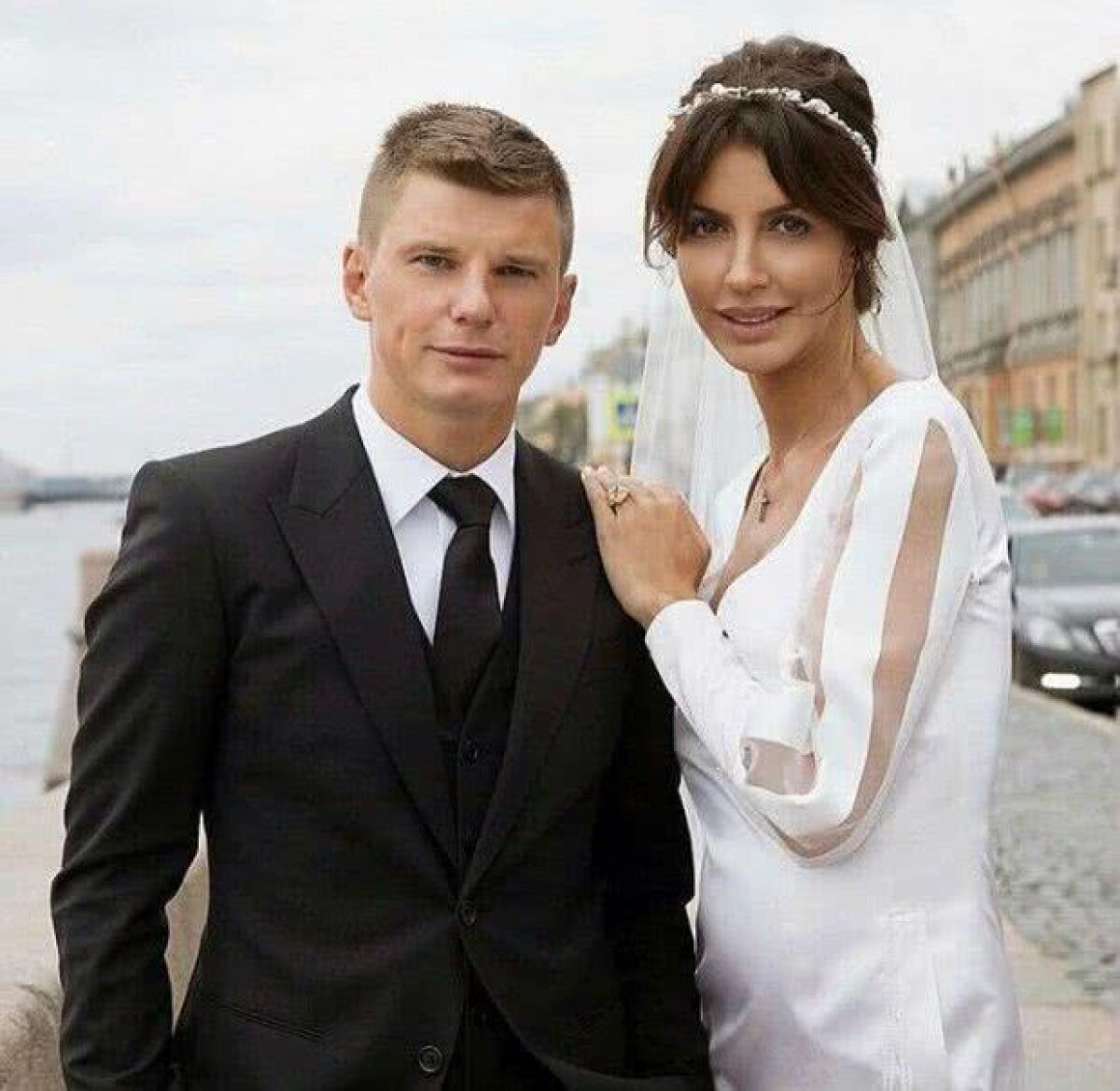 FOTO O nouă șansă! Un fotbalist a călcat strâmb, dar soția sa l-a iertat din nou