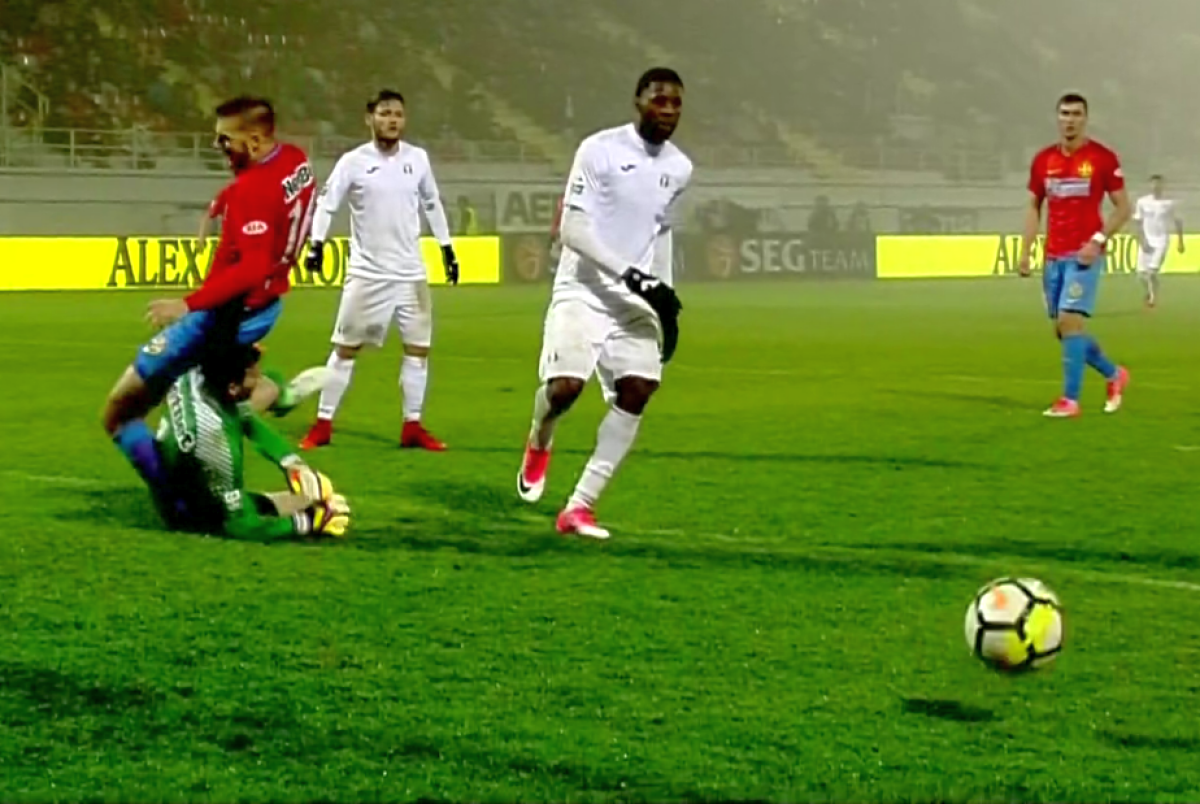 VIDEO+FOTO FCSB e urmărită de ghinion! Niță și-a accidentat teribil un coechipier: jucătorul a urlat de durere pe gazon