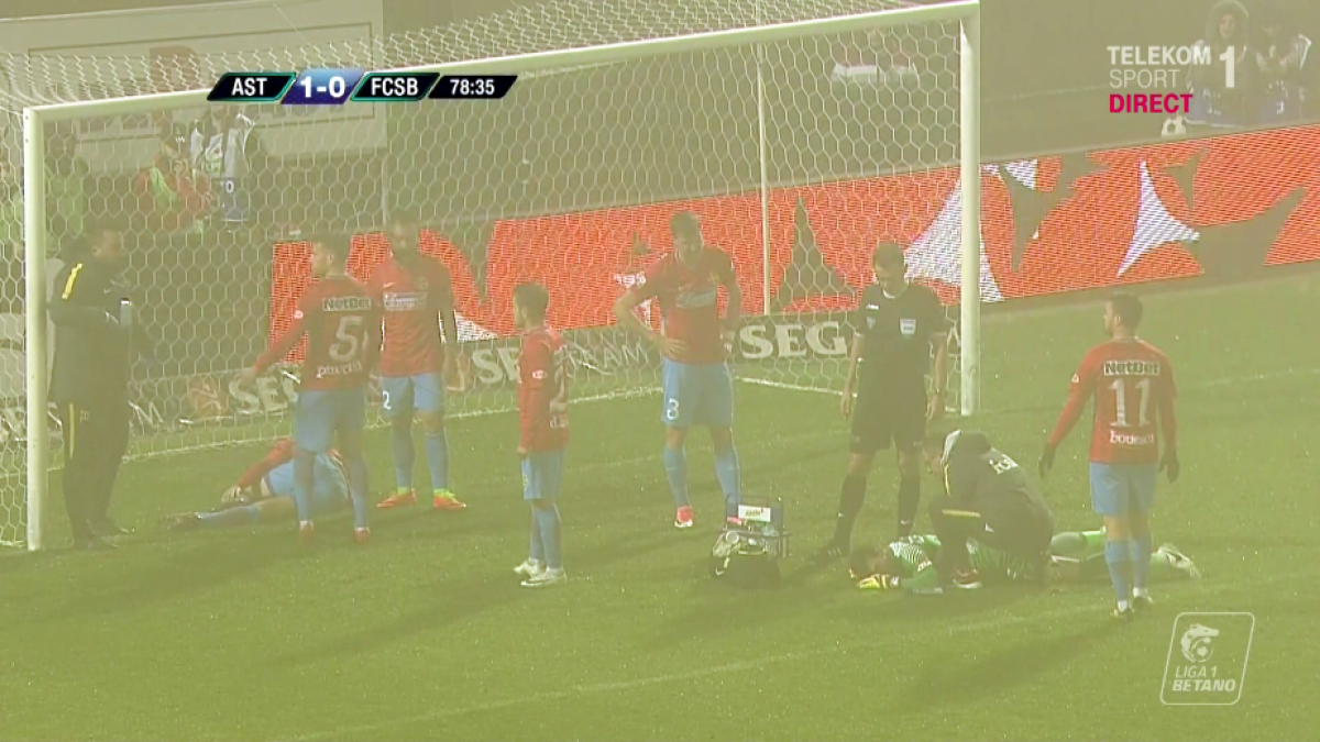 VIDEO+FOTO FCSB e urmărită de ghinion! Niță și-a accidentat teribil un coechipier: jucătorul a urlat de durere pe gazon