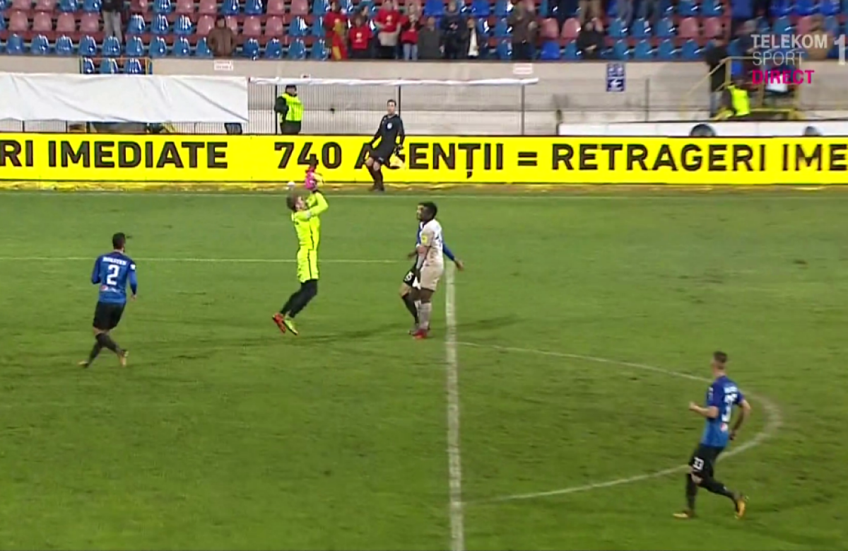 FOTO Gafă de proporții a portarului de la Viitorul! Lui Hagi nu i-a venit să creadă ce-a putut face 