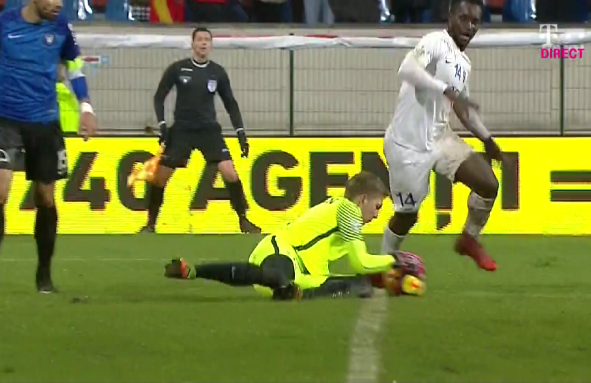 FOTO Gafă de proporții a portarului de la Viitorul! Lui Hagi nu i-a venit să creadă ce-a putut face 