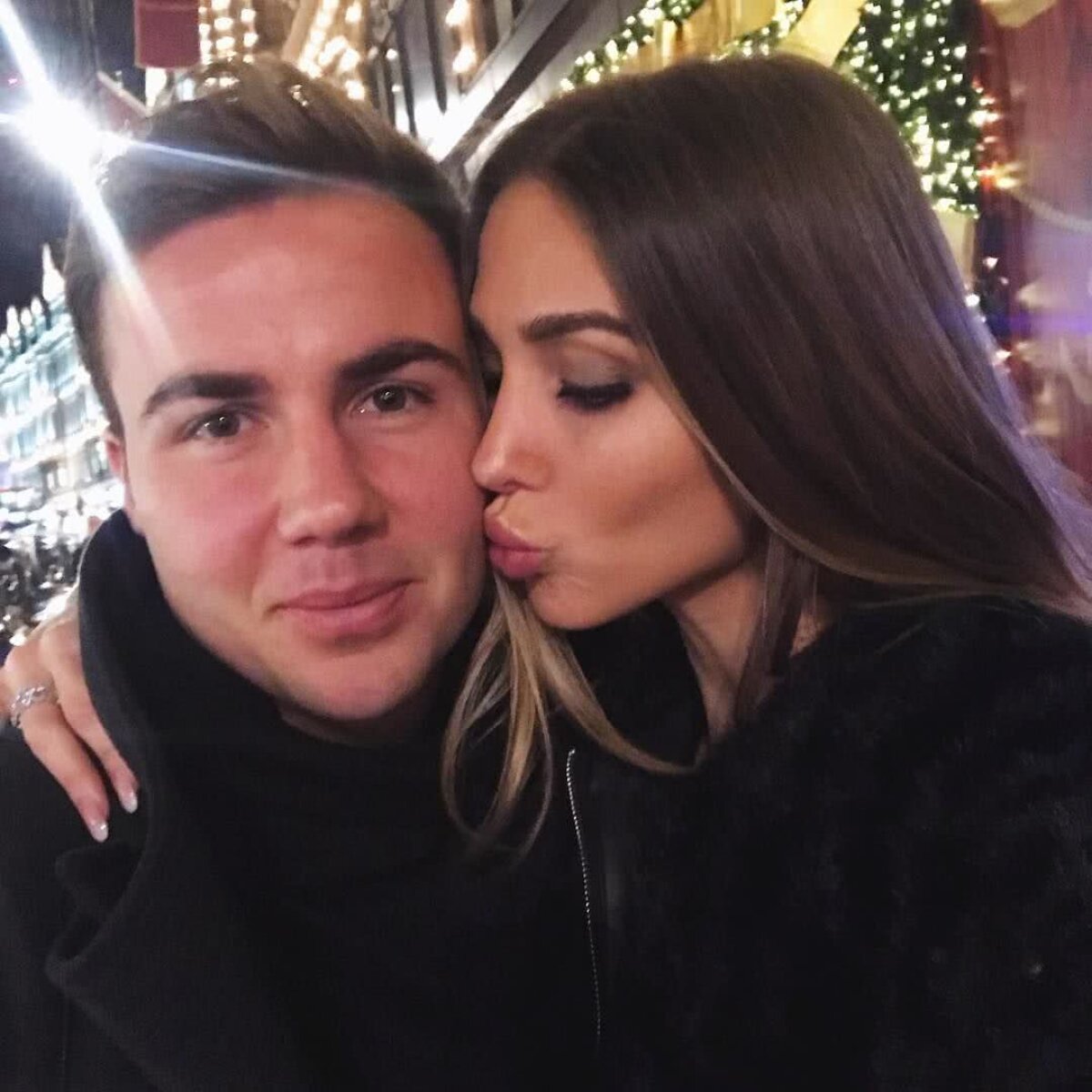 FOTO Iubita vrea în Londra: se face transferul? Prietena unui star german e ”cucerită” de capitala Angliei