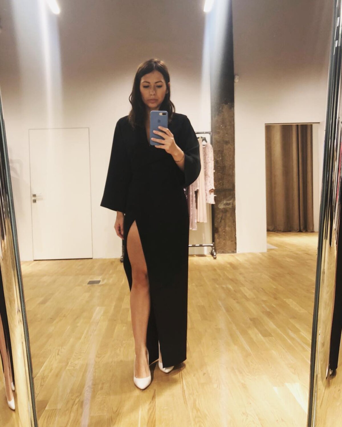 FOTO Cele mai sexy prezențe » O blondă și o brunetă au atras toate privirile la tragerea la sorți a CM 2018