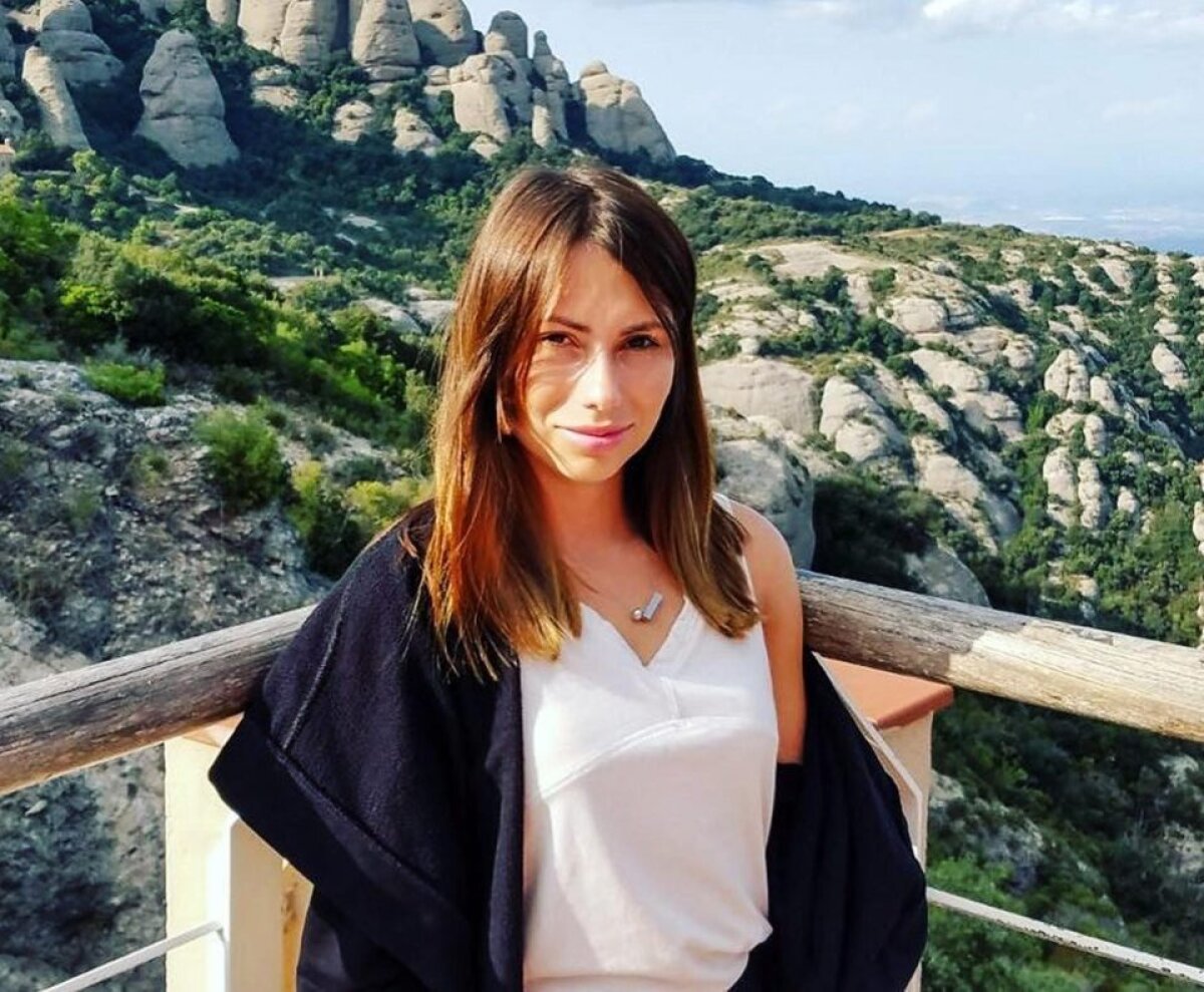 FOTO Cele mai sexy prezențe » O blondă și o brunetă au atras toate privirile la tragerea la sorți a CM 2018