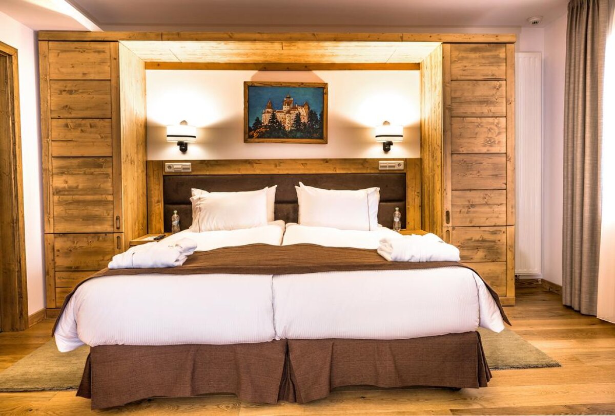 GALERIE FOTO Cât te costă să petreci Revelionul alături de Gigi Becali » Luțu și Argăseală, printre invitații speciali