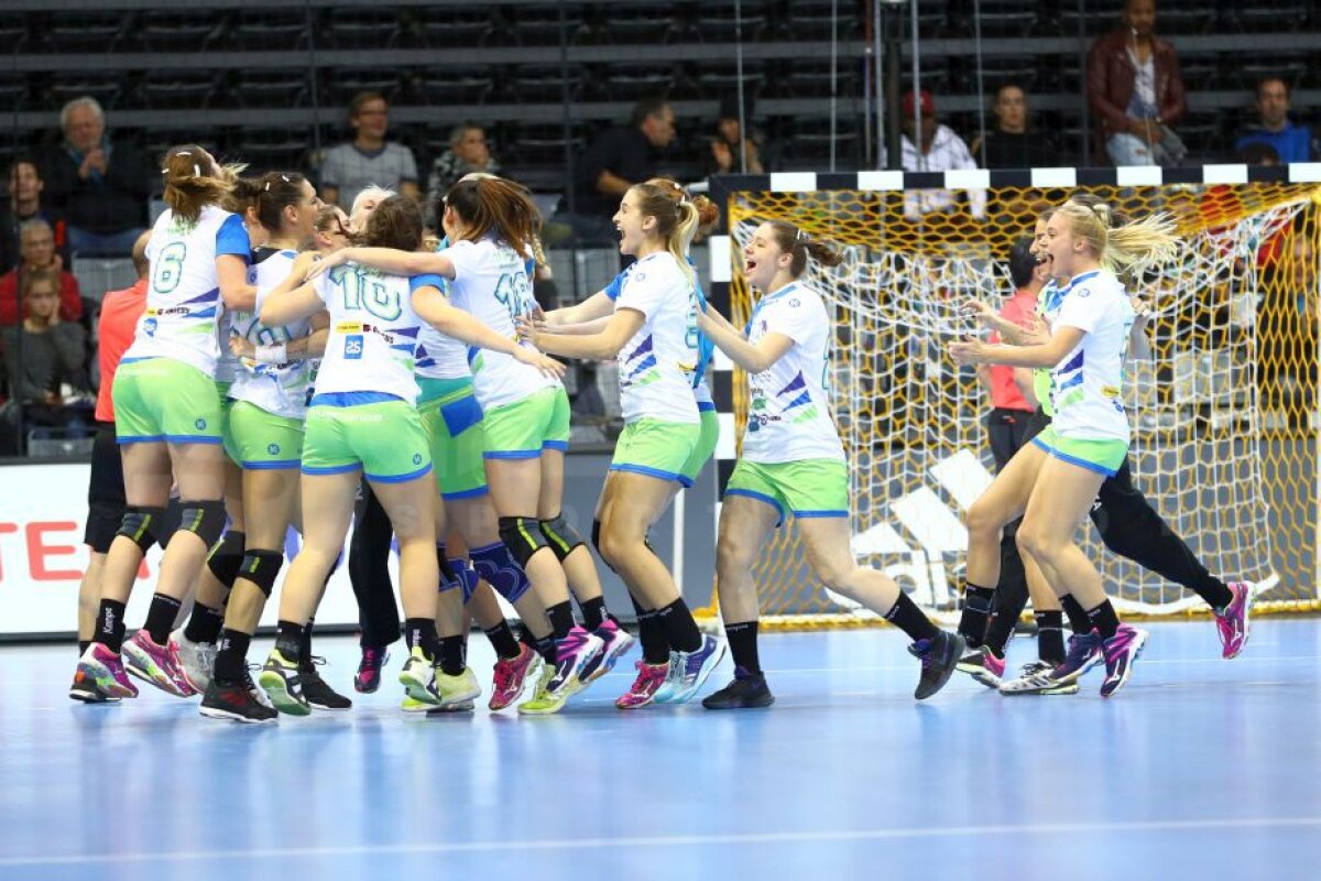 GALERIE FOTO Șocul Mondialului în grupa României: victorie uluitoare reușită de adversara noastră de mâine! » "Tricolorele" au plecat îngândurate din sală