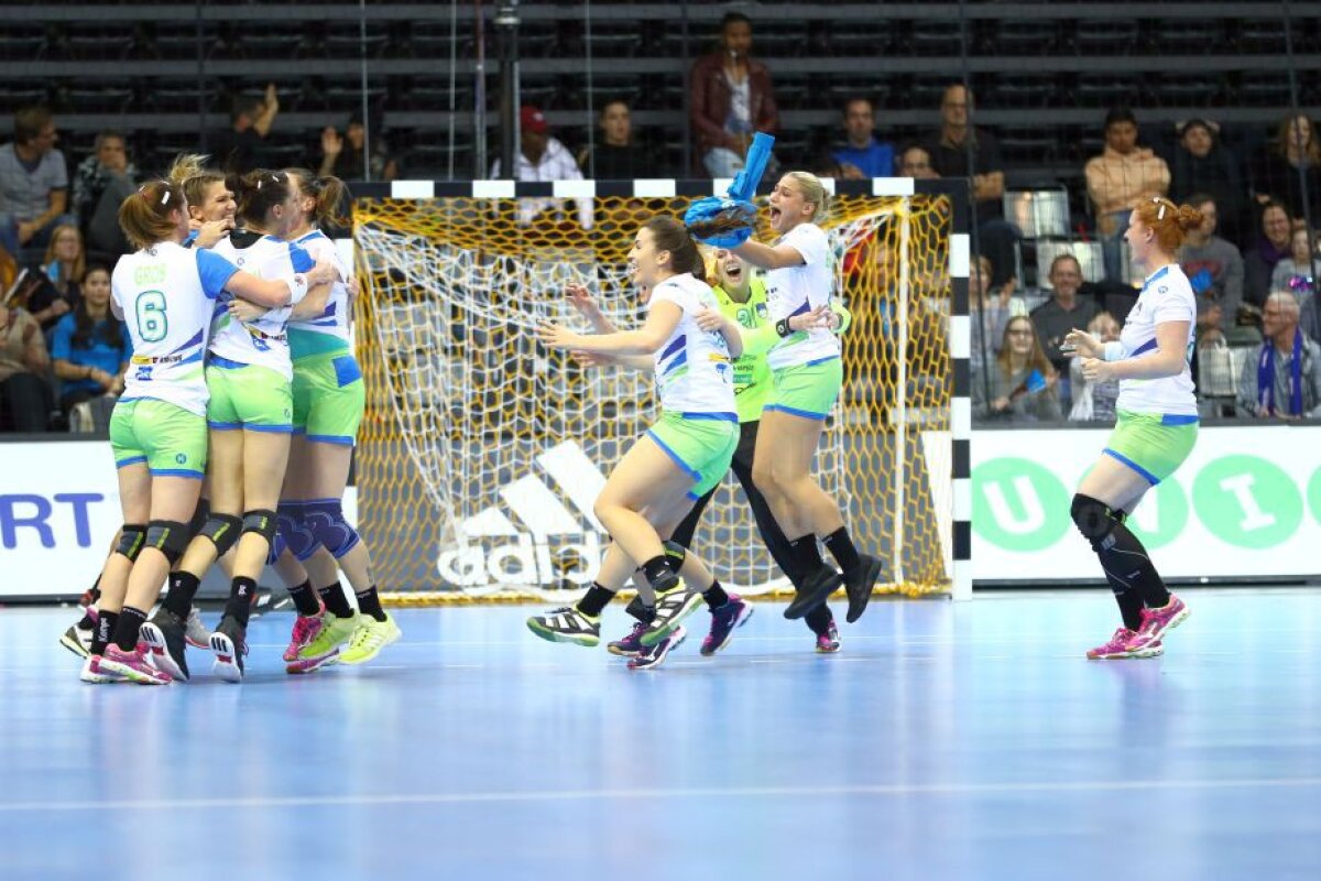 GALERIE FOTO Șocul Mondialului în grupa României: victorie uluitoare reușită de adversara noastră de mâine! » "Tricolorele" au plecat îngândurate din sală