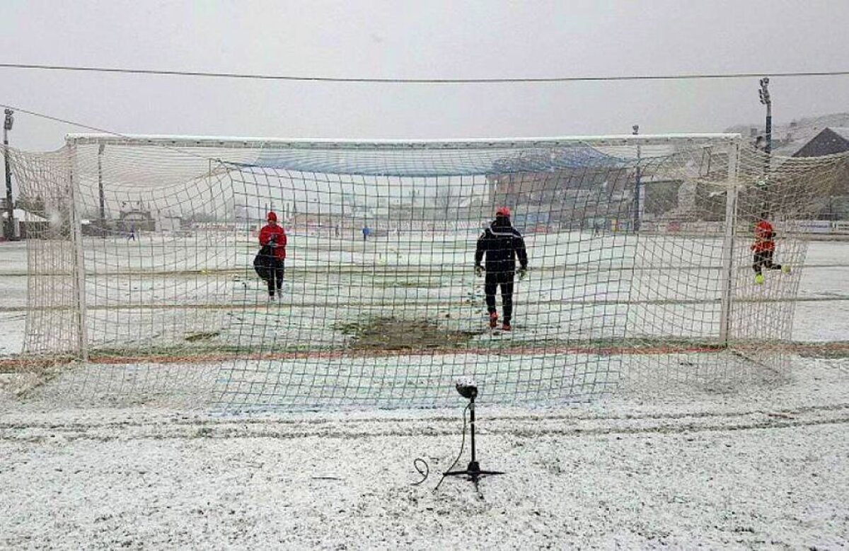 GALERIE FOTO Peisaj de iarnă la UTA - Chindia Târgoviște! Iată condițiile în care s-a disputat derby-ul etapei în Liga a 2-a