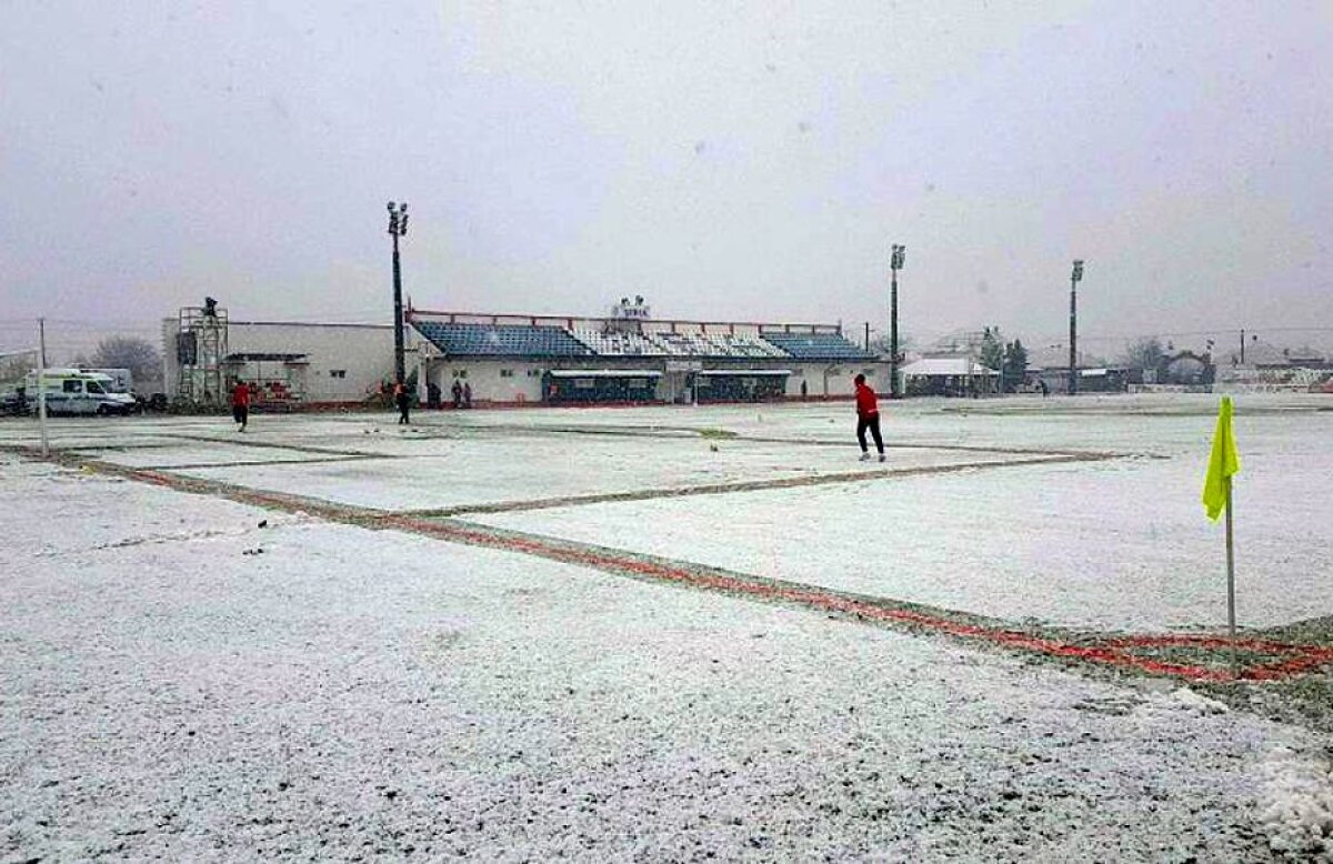 GALERIE FOTO Peisaj de iarnă la UTA - Chindia Târgoviște! Iată condițiile în care s-a disputat derby-ul etapei în Liga a 2-a