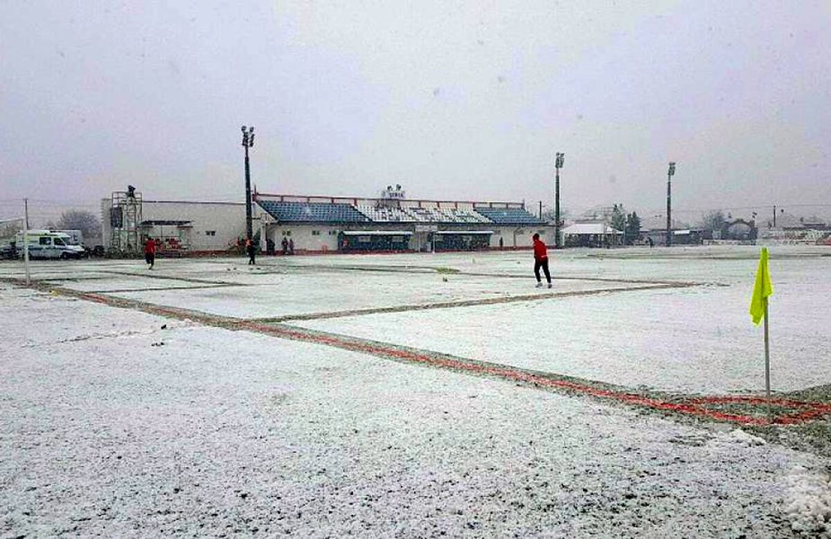GALERIE FOTO Peisaj de iarnă la UTA - Chindia Târgoviște! Iată condițiile în care s-a disputat derby-ul etapei în Liga a 2-a