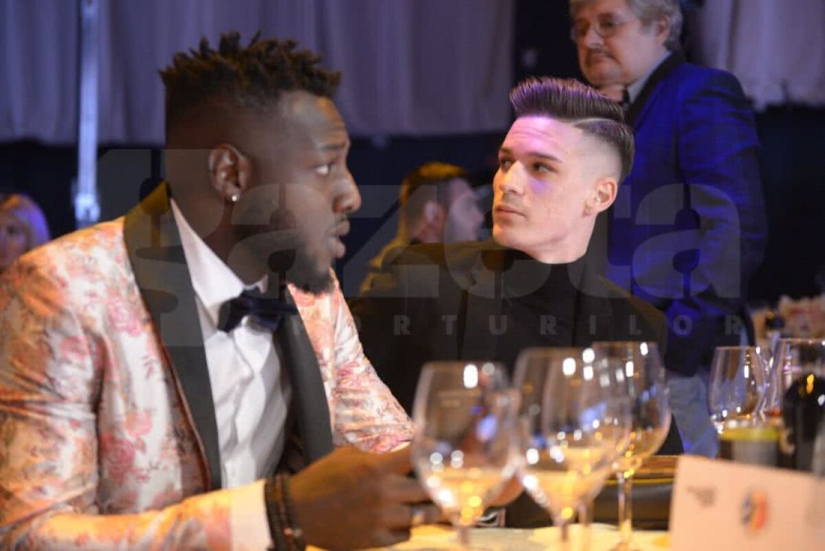 GALERIE FOTO FCSB vs Viitorul la Gala Fotbalului Românesc » Gluma lui Budescu în momentul în care a ridicat premiul unui coleg: "Asta e culmea" 