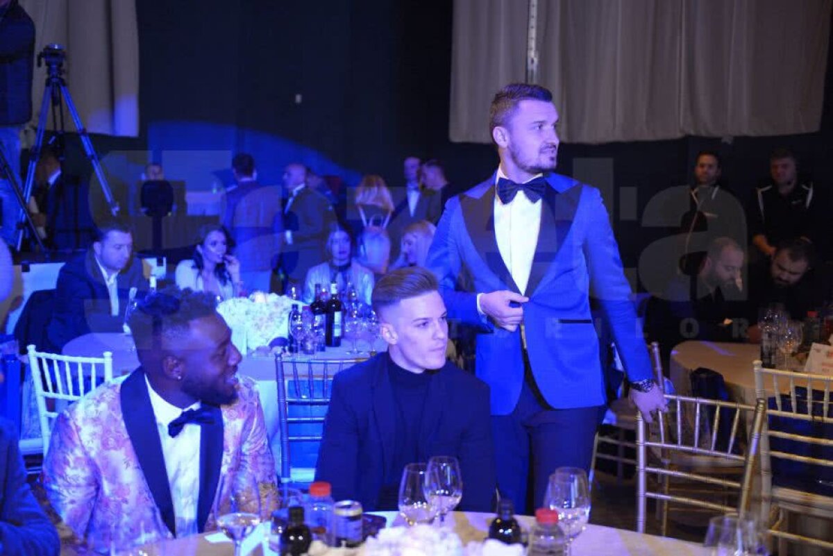 GALERIE FOTO FCSB vs Viitorul la Gala Fotbalului Românesc » Gluma lui Budescu în momentul în care a ridicat premiul unui coleg: "Asta e culmea" 