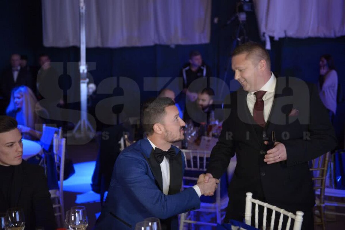 GALERIE FOTO FCSB vs Viitorul la Gala Fotbalului Românesc » Gluma lui Budescu în momentul în care a ridicat premiul unui coleg: "Asta e culmea" 