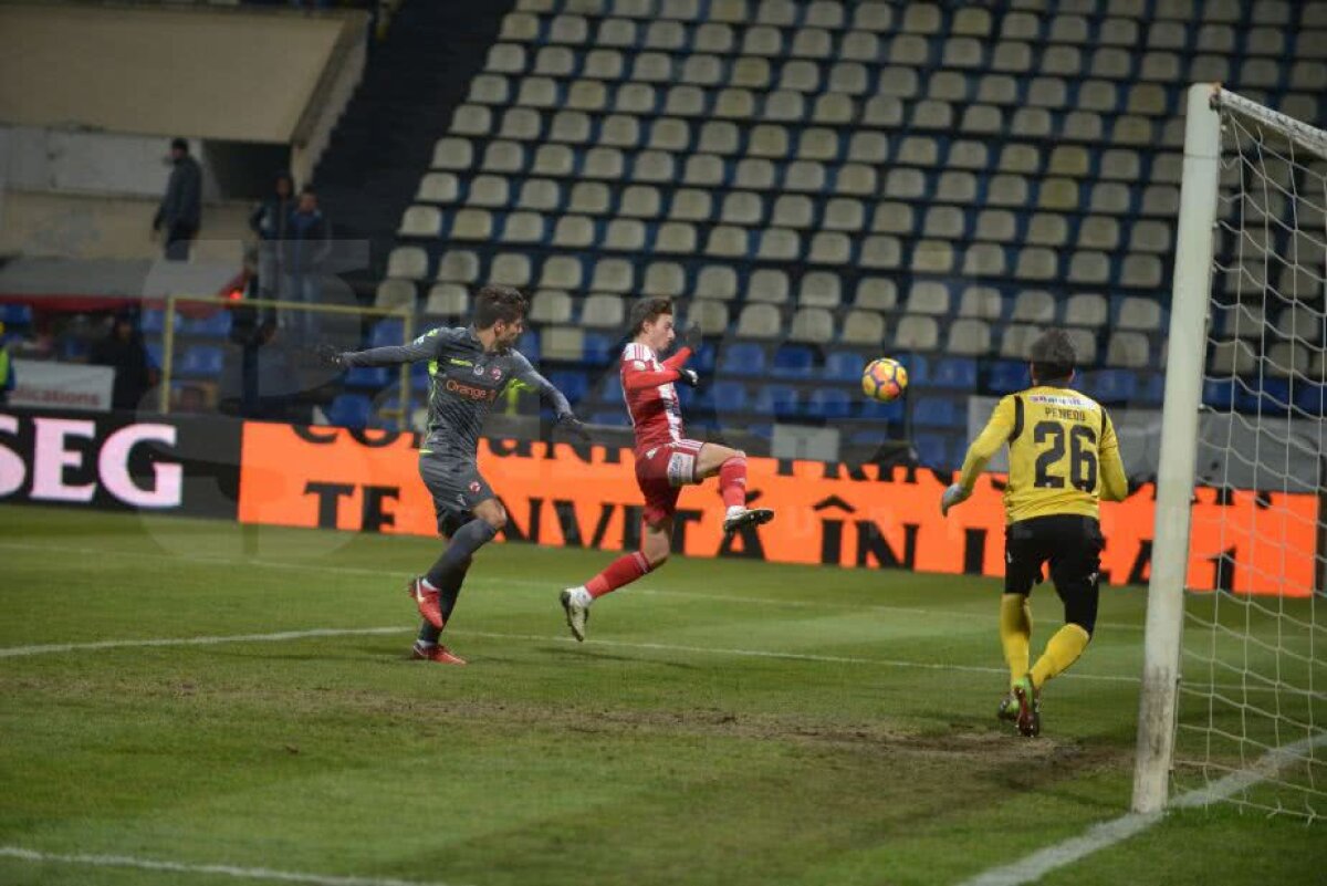 VIDEO + FOTO  Dinamo, spectacol la Brașov în meciul cu Sepsi, scor 3-0, iar Hanca și-a recăpătat vocea! "Câinii", la un punct de play-off 