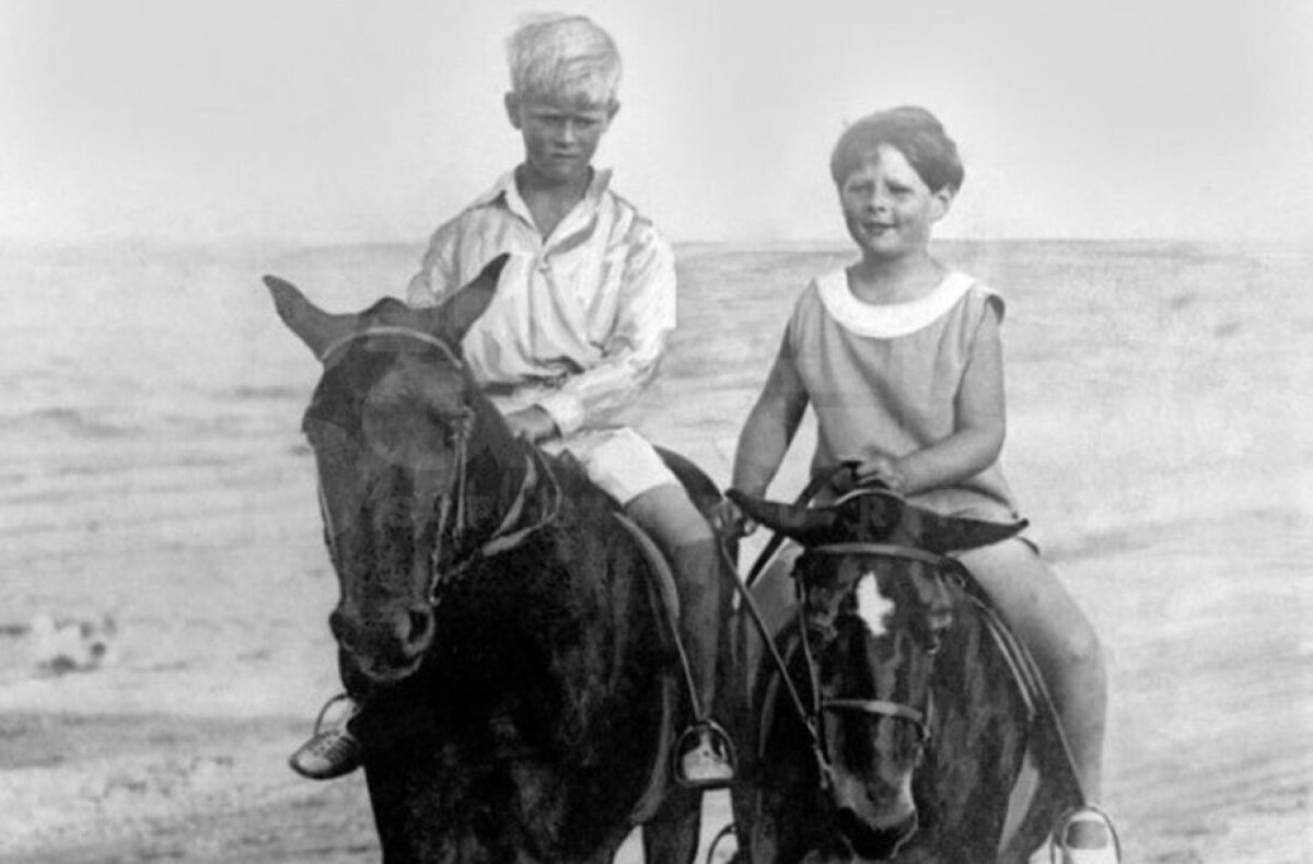 EXCLUSIV Fotografie cât o epocă! » Regele Mihai și Prințul Philip într-o imagine antologică de acum 90 de ani