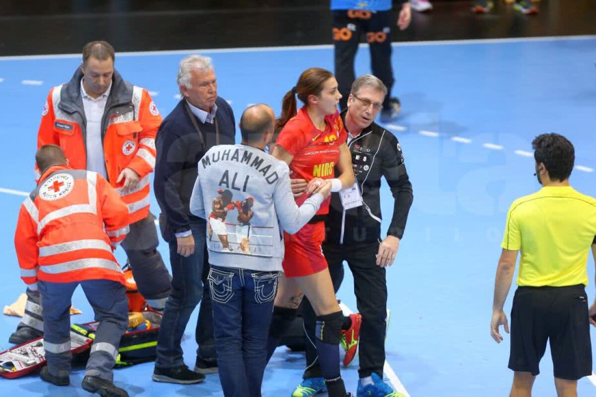 ROMÂNIA - SPANIA 19-17 // "Vreau să joc! Pot să joc!" » Moment înfricoșător cu Cristina Zamfir! Ultimele detalii despre jucătoarea noastră, izbită cu capul de parchetul sălii din Trier