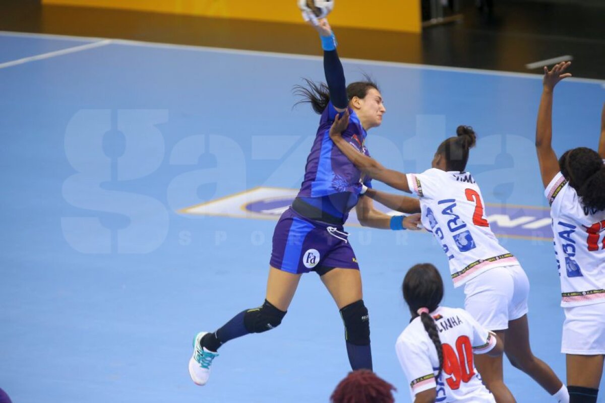 ROMÂNIA - ANGOLA 27-24 » VIDEO + FOTO Neagu SUPREMĂ în 5 minute de vis! Condusă aproape tot meciul, România o întoarce pe Angola într-un final electrizant! CLASAMENTUL grupei