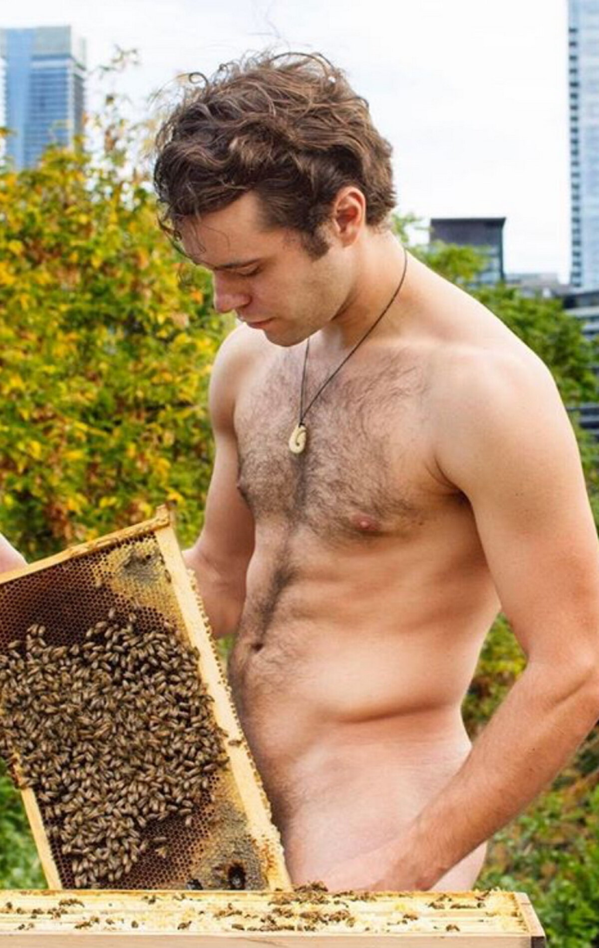 GALERIE FOTO Apicultorii au calendar nud pentru 2018. Fotografiile sunt senzaționale!