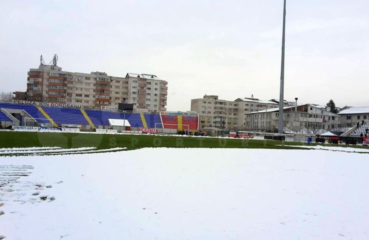 EXCLUSIV FOTO Ce o așteaptă pe FCSB la Botoșani! A plouat toată noaptea, dimineață a început să ningă: cum arată suprafața de joc 