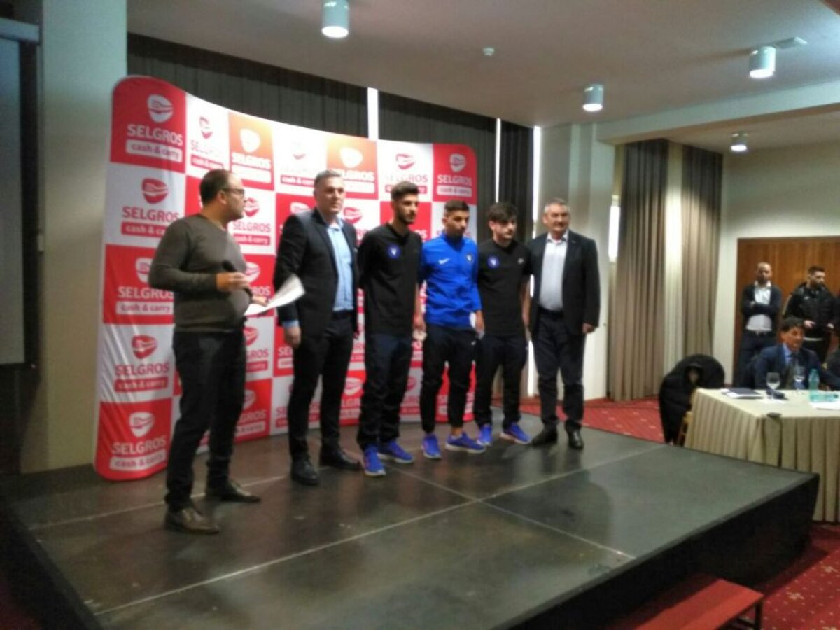 FOTO Academia Hagi şi-a ales premianţii! Peste 200 de copii s-au strâns duminică la serbarea de an