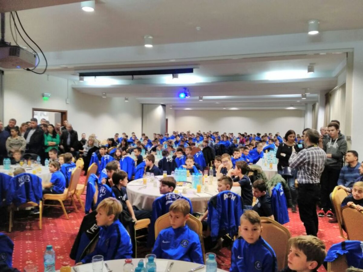 FOTO Academia Hagi şi-a ales premianţii! Peste 200 de copii s-au strâns duminică la serbarea de an